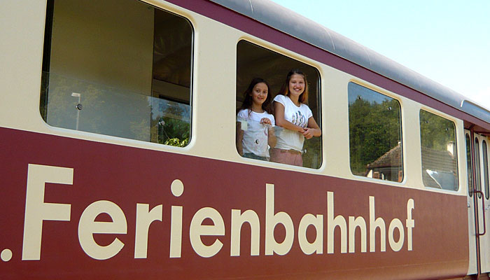 Ferienbahnhof Reichenbach im Dahner Felsenland – Ferienwohnungen im Eisenbahnwaggon